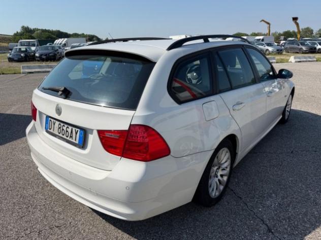 BMW 318 i cat Touring Attiva rif. 23829553 - Foto 4