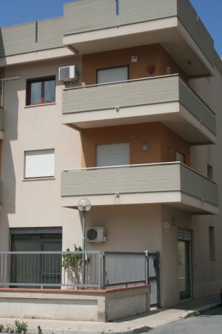 Affitto locale categoria C1,ottime condizioni non arredato ampio parcheggio.