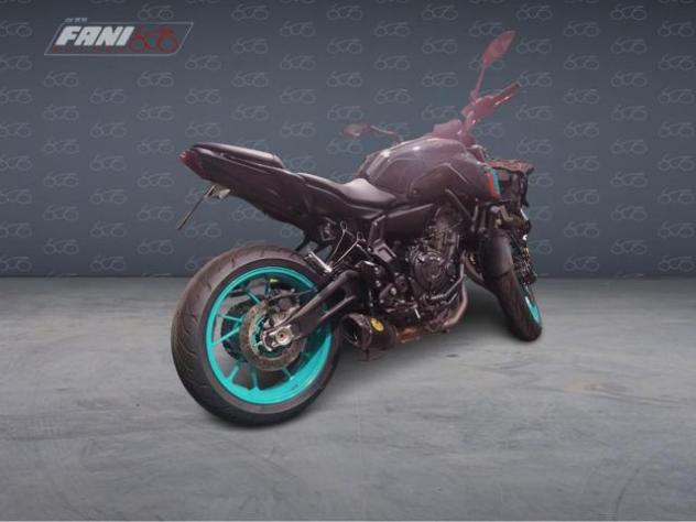 YAMAHA MT-07 2022 - Foto 3