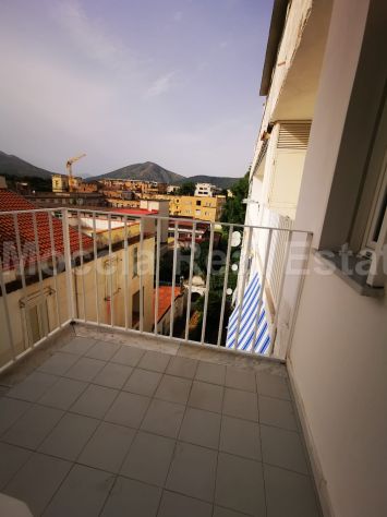 MOCCIA TRILOCALE ARREDATO NUOVO MODERNO CENTRO CON BOX (LU) - Foto 7
