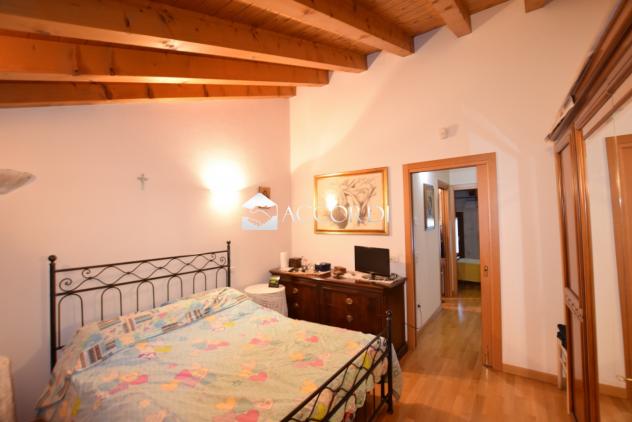 CASA INDIPENDENTE di 7 vani e di 250 mq (VIDOR) rif. DG179 - Foto 15