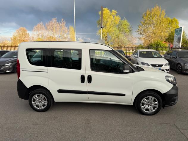 Fiat Doblo 1.6 MJT 90CV S&S PC Combi Lounge - Foto 5