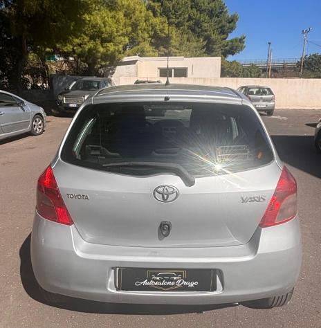 Toyota Yaris 1.0 5 porte - Foto 4