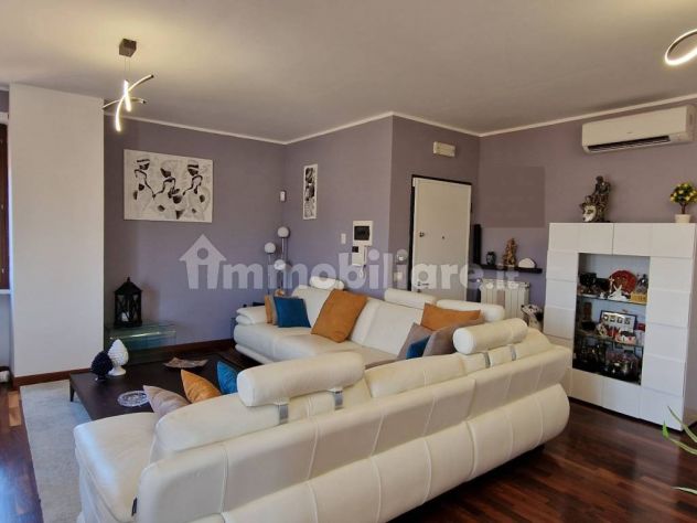PRESTIGIOSO ATTICO zona CENTRALE con TERRAZZO DI 100 MQ. - Foto 4
