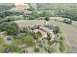 AZIENDA AGRICOLA di 30 vani e di 1400 mq (SAN GIMIGNANO) rif. S 800