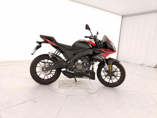 Aprilia Tuono 125 TUONO 125 E5 APRILIA BLACK - Foto 5