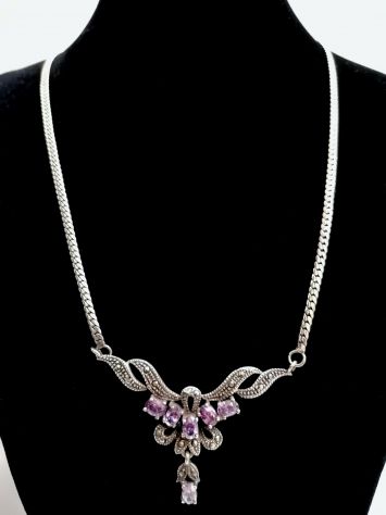 SPETTACOLARE E RAFFINATO COLLIER IN ARGENTO CESELLATO, AMETISTE E MARCASITI.