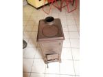 stufa a legno in ghisa