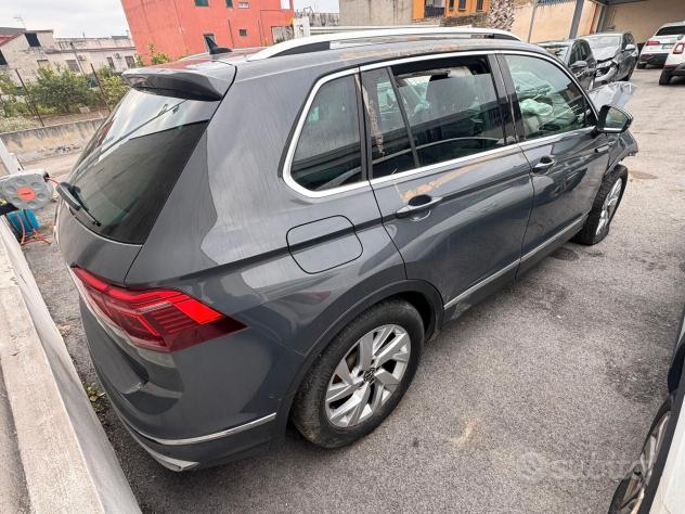 VW Tiguan 2.0 TDI 150 CV DSG Elegance-2021 - Foto 6