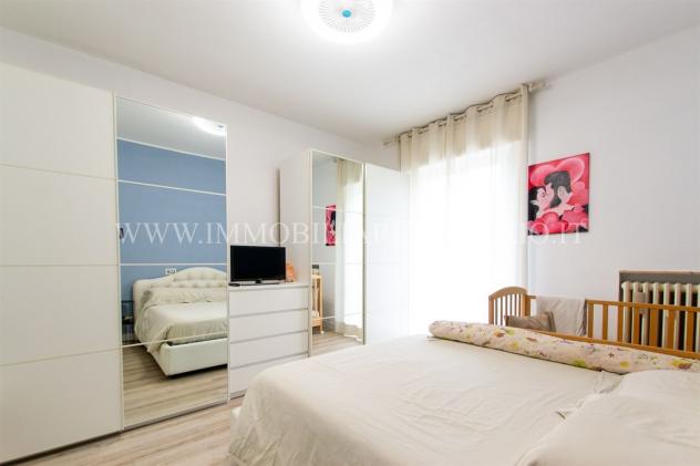 TRILOCALE RISTRUTTURATO CON DUE BALCONI, BOX E CANTINA - Foto 11