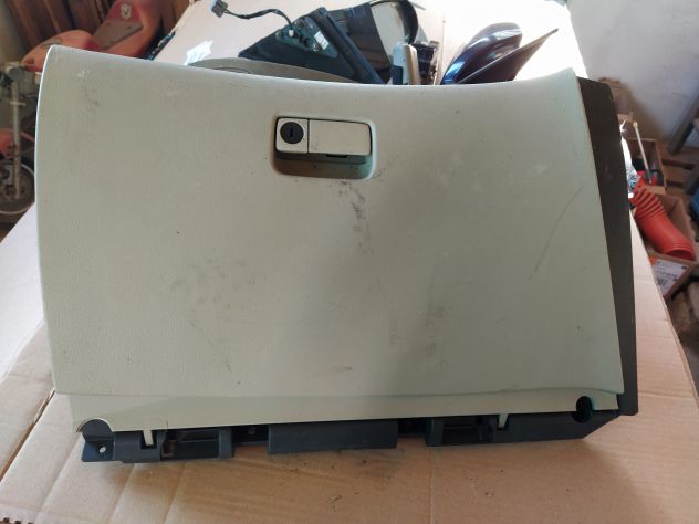 RICAMBIO -CASSETTINO-CRUSCOT INTERNO PER NISSAN PRIMERA SW.