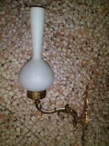 Vecchio applique con coppa in opalina d'epoca in ottone prima metà del 900