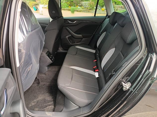 Škoda Kamiq 1.0 TSI Black Dots 85kW - Foto 6