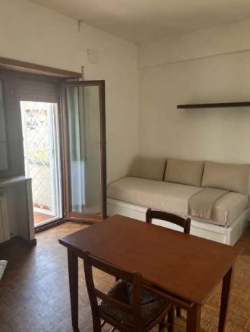 TOMBA DI NERONE MONOLOCALE ARREDATO CON TERRAZZO E POSTO AUTO