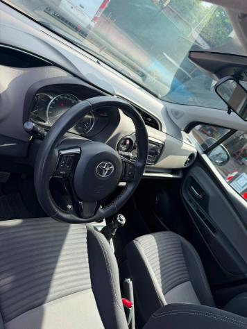 Toyota Yaris 1.0 5 porte Lounge - Foto 7