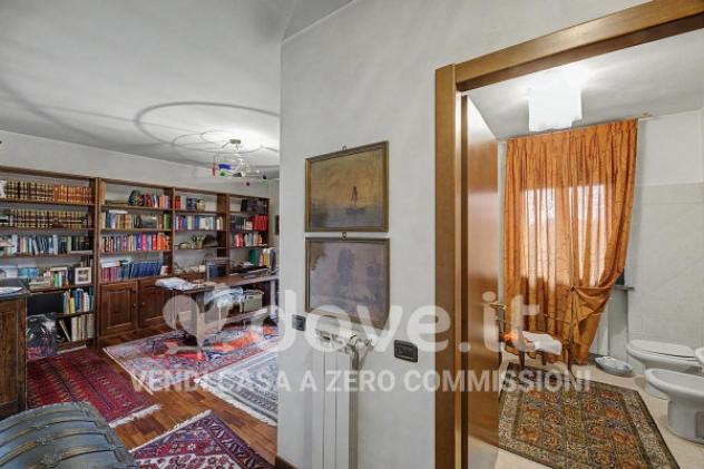 Attico / Mansarda di 180 m² con più di 5 locali e box auto doppio in vendita a Gazzada Schianno - Foto 15