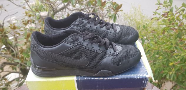 Scarpe in pelle nere Nike LE