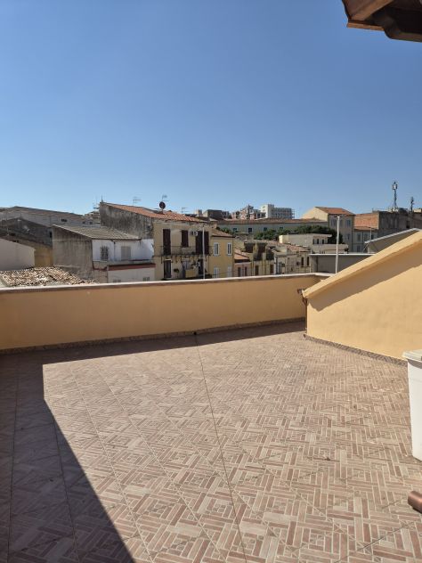 Attico con ampio terrazzo centralissimo