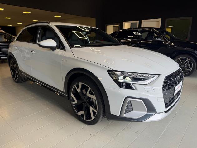 AUDI A3 4ª serie A3 allstreet 35 TFSI S tronic Identity Contrast