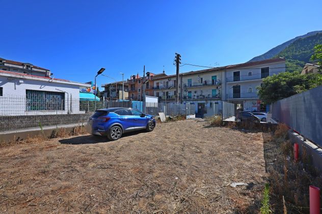 GARAGE SEMINTERRATO