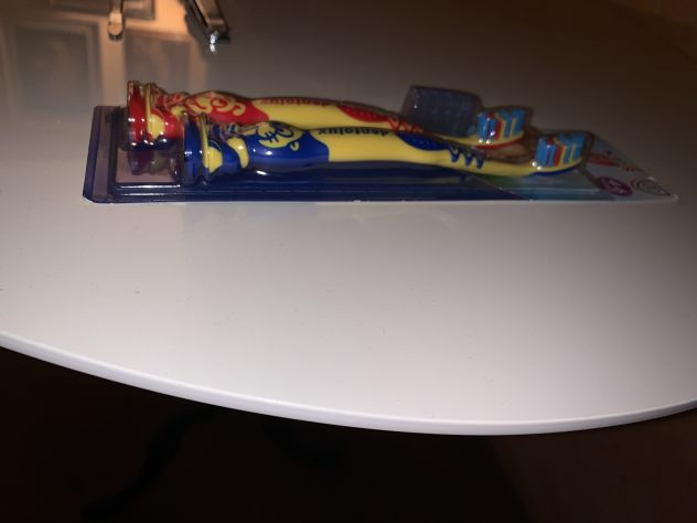 UNA CONFEZIONE SIGILLATA DA 2 SPAZZOLINI PER BAMBINI DA 4 A 6 ANNI CON IMPUGNATU - Foto 5