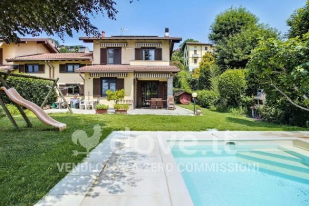 Villa di 150 m² con 4 locali e box auto in vendita a Besozzo
