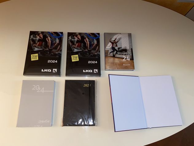 6 AGENDE TUTTE NUOVE ANNUALI 2024(5 AGENDE SIGILLATE)VARI MODELLI E MARCHE E COL - Foto 8