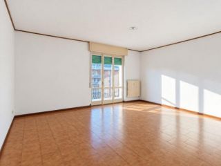 Appartamento di 100 m² con 3 locali e box auto in affitto a Almè
