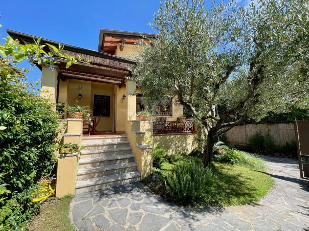 VILLA di 9 vani e di 130 mq (PIETRASANTA) rif. 099/VE - Foto 4