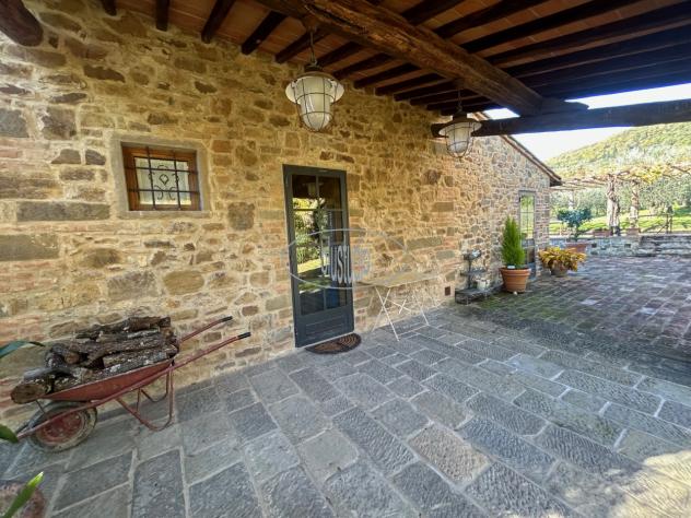 CASALE di 15 vani e di 491 mq (FIGLINE E INCISA VALDARNO - LOCALITA' BADIA MONTESCALARI) rif. V-2178 - Foto 8
