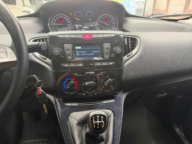 Lancia Ypsilon 1.2 69 CV 5 porte GPL Ecochic Black and Noir - Foto 10
