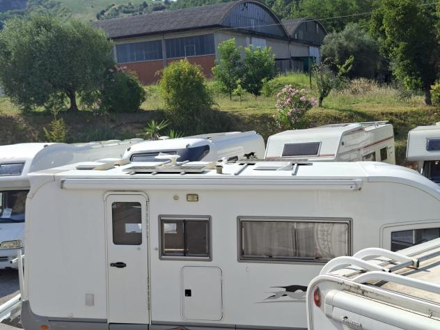 MOTORHOME LAIKA DUCATO 7 POSTI DOPPIA DINETTE LETTI CASTELLO BASCULANTE CLIMATIZZATORE FOTOVOLTAICO CAMPEGGIO CAMPER USATI GENERALI 1692 - Foto 5