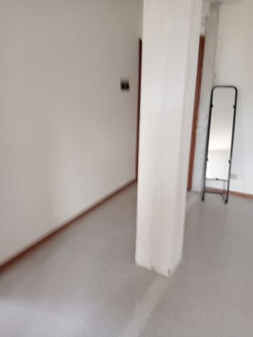 Appartamento trilocale con terrazzo luminoso - Foto 4