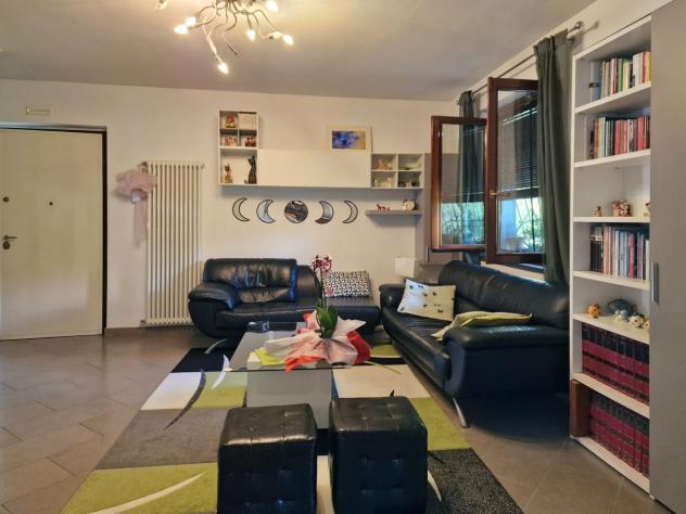 RONCHI, località Poveromo, a pochi minuti dal mare, proponiamo in vendita ampia porzione di villa bifamiliare composta di soggiorno luminoso, cucina a - Foto 16