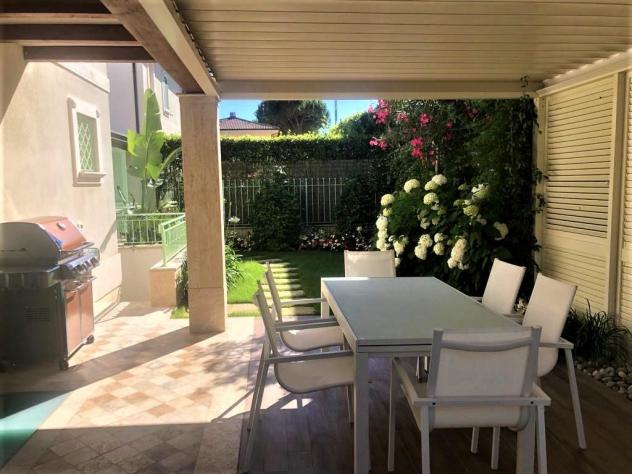 Villetta a schiera in vendita a Cinquale - Montignoso 150 mq Rif: 968311