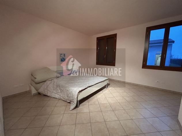 Elegante villa con giardino privato e possibilità bifamiliare - Foto 9