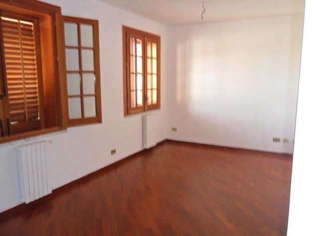Si AFFITTA San Martino/Baida ampio 5vani con parquet - Foto 7