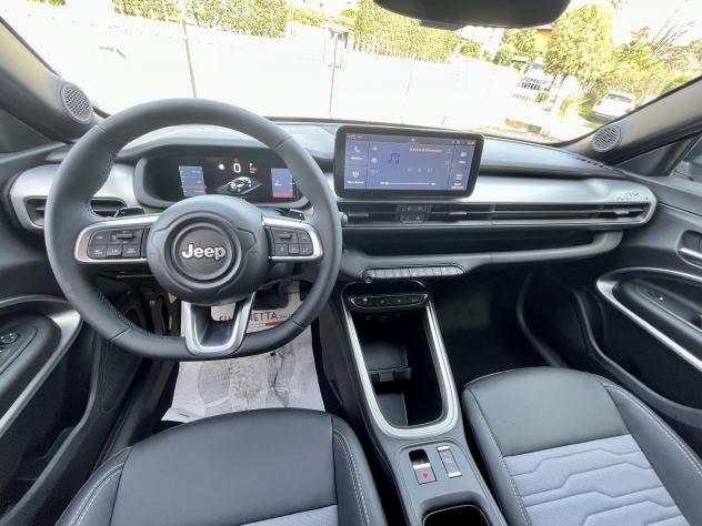 Jeep Avenger 1.2 turbo e-hybrid mhev Upland 4xe 145cv edct6 - KM0 - Foto 8