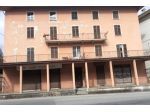 Palazzina con 9 alloggi 2 negozi magazzini e cantina