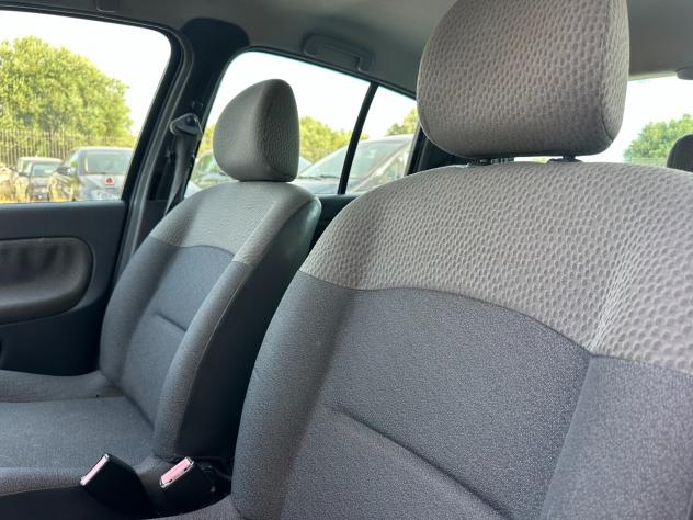 Renault Clio 1.5 dCi 65CV 5PT A/C - Foto 7