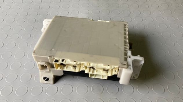 Body computer Toyota Yaris Hybrid del 2014 (89221-0D120) - Foto 2