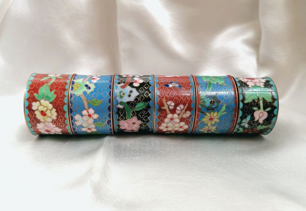 SET 6 ANTICHI PORTA-TOVAGLIOLO IN METALLO E SMALTI CLOISONNÉ, CINA, 1900. - Foto 4