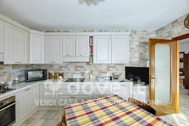 Villa di 355 m² con più di 5 locali e box auto in vendita a Biandronno - Foto 12