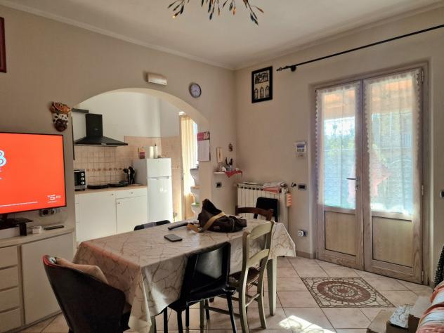 RONCHI, località Poveromo, porzione di bifamiliare in contesto residenziale tranquillo e vicino al mare. L'immobile si distingue per giardino su tre l - Foto 6