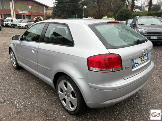 AUDI - A3 - 2.0 16V TDI Attraction - Foto 2