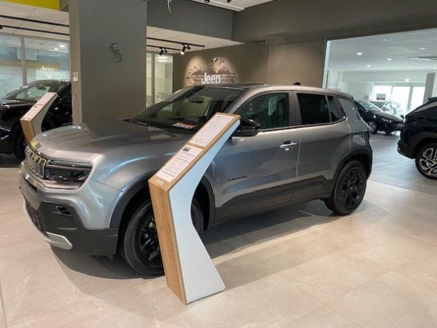 Jeep Avenger e-Hybrid 1.2 MHEV e-Hybrid Turbo Black Edition - Foto 4