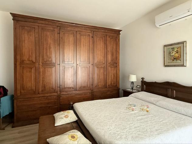 Marina di Massa, in pieno centro e a pochi passi dal mare: attico al 4° piano con ascensore, composto da ingresso, sala, ampia cucina, disimpegno, 3 c - Foto 16