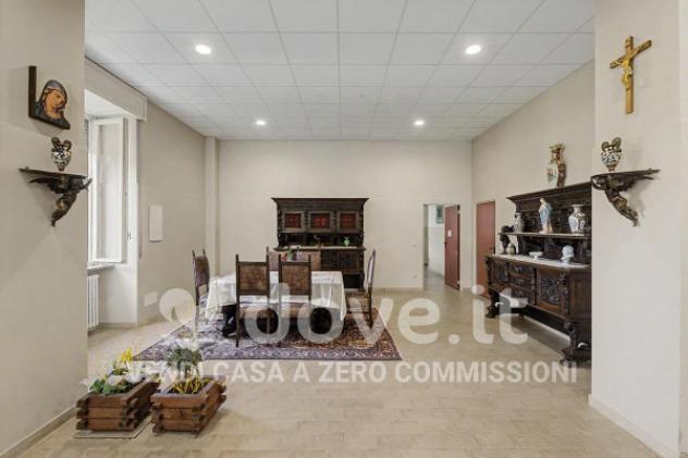 Palazzo / Stabile di 2800 m² con più di 5 locali in vendita a Leggiuno - Foto 5