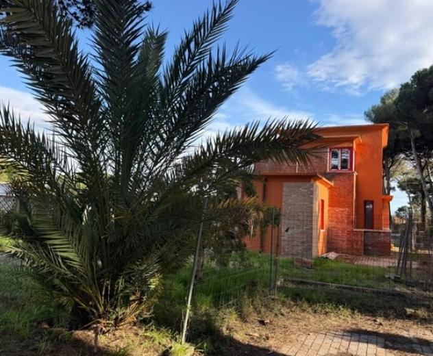 VENDESI VILLETTA CALAMBONE CON GIARDINO DI 600 MQ DEL TUTTO RESTAURATA E ARREDATA