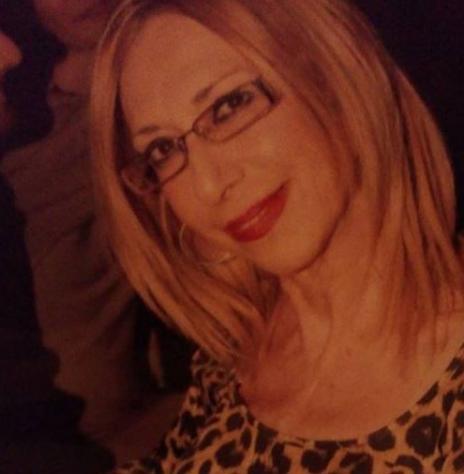 Donna di Giugliano in Campania. Fisico Normale Tel: